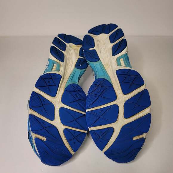 Asics Gel-Cumulus 16 
Womans Shoe - Picture 3 of 7